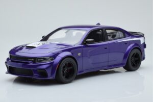 Dodge Charger Super Bee Lila GT Spirit 1:18 GT895 Gyanta