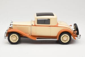 Dodge Eight DG Coupe Bézs BoS Models 1:18 BOS289 Gyanta – 3. kép a 6-ből