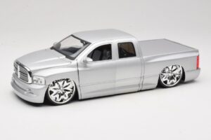 Dodge Ram Tuned Ezüst Jada 1:18 63162-SM Fém