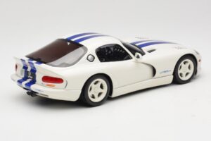Dodge Viper GTS Stone White GT Spirit 1:18 GT940 Gyanta – 2. kép a 6-ből