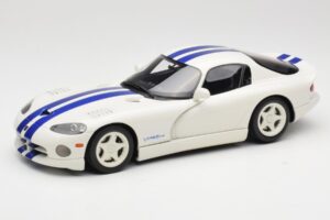 Dodge Viper GTS Stone White GT Spirit 1:18 GT940 Gyanta