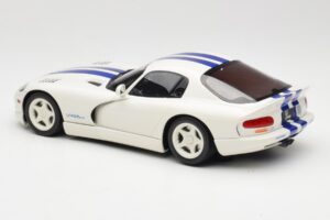 Dodge Viper GTS Stone White GT Spirit 1:18 GT940 Gyanta – 5. kép a 6-ből