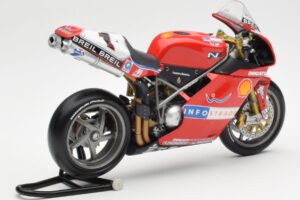 Ducati 998R WSB #1 T. Bayliss Ducati Infostrada 2002 Minichamps 1:12 122021201 Fém – 3. kép a 6-ből