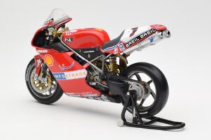 Ducati 998R WSB #1 T. Bayliss Ducati Infostrada 2002 Minichamps 1:12 122021201 Fém – 5. kép a 6-ből
