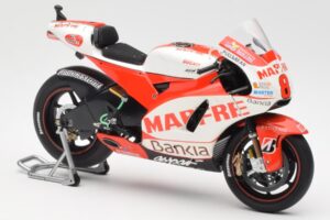 Ducati Desmosedici GP11 #8 H. Barbera Ducati MotoGP Team MotoGP 2011 Minichamps 1:12 123110008 Fém – 4. kép a 6-ből