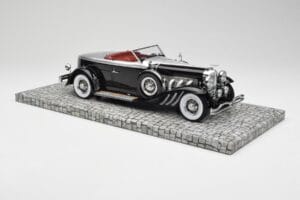 Duesenberg Model J Torpedo Disappearing Top Convertible Coupe Ezüst Fekete Minichamps 1:18 107150431 Gyanta – 4. kép a 6-ből