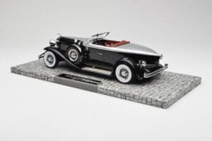 Duesenberg Model J Torpedo Disappearing Top Convertible Coupe Ezüst Fekete Minichamps 1:18 107150431 Gyanta – 5. kép a 6-ből