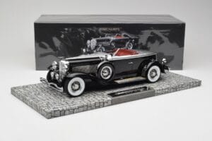 Duesenberg Model J Torpedo Disappearing Top Convertible Coupe Ezüst Fekete Minichamps 1:18 107150431 Gyanta – 6. kép a 6-ből