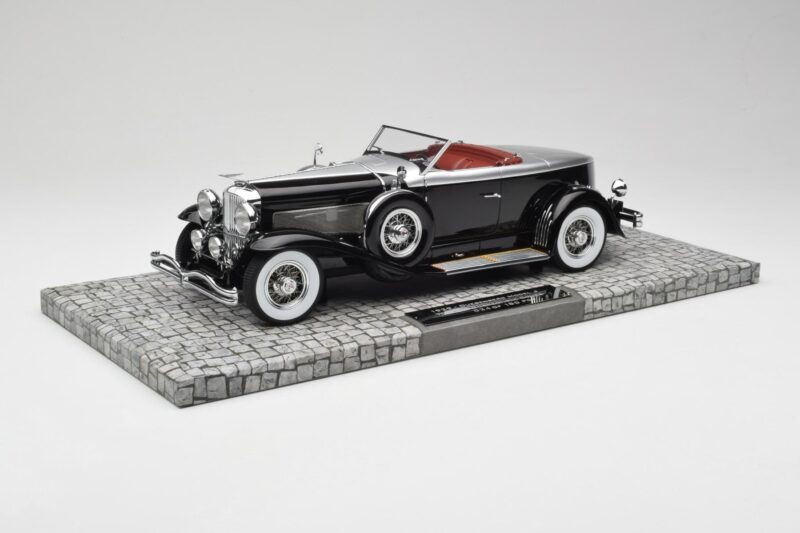 Duesenberg Model J Torpedo Disappearing Top Convertible Coupe Ezüst Fekete Minichamps 1:18 107150431 Gyanta