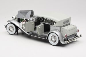 Duesenberg SJ Ezüst GreenLight 1:18 13525 Fém – 5. kép a 8-ből