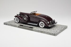 Duesenberg SJN Convertible Coupe Bordó Minichamps 1:18 107150331 Fém – 4. kép a 6-ből