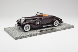 Duesenberg SJN Convertible Coupe Bordó Minichamps 1:18 107150331 Fém
