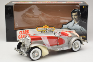 Duesenberg SJ Clark Gable's Car Ezüst Piros ERTL 1:18 7962 Fém – 6. kép a 6-ből