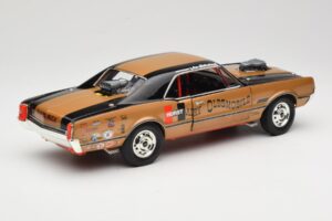 Oldsmobile 442 Hurst Hairy Olds Twin-Engine 4WD 1966 Highway 61 1:18 50089 Fém – 3. kép a 8-ből