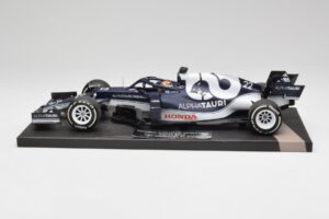 AlphaTauri AT02 #22 Y. Tsunoda Bahrain GP 2021 Minichamps 1:18 117210122 Fém