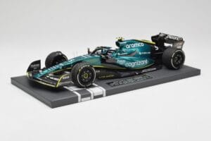 Aston Martin AMR22 Aramco #5 S. Vettel Abu Dhabi GP 2022 Last Race Collector's Edition Minichamps 1:18 117222205 Gyanta – 2. kép a 7-ből