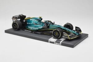 Aston Martin AMR22 Aramco #5 S. Vettel Abu Dhabi GP 2022 Last Race Collector's Edition Minichamps 1:18 117222205 Gyanta – 4. kép a 7-ből