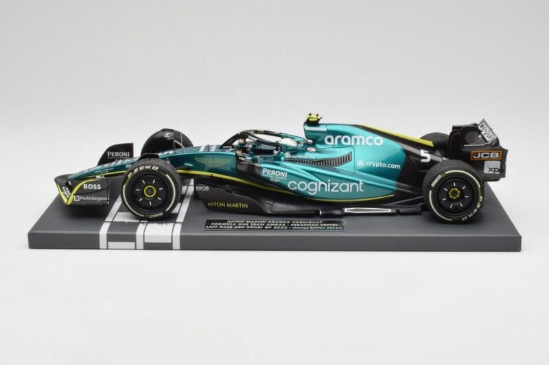 Aston Martin AMR22 Aramco #5 S. Vettel Abu Dhabi GP 2022 Last Race Collector's Edition Minichamps 1:18 117222205 Gyanta