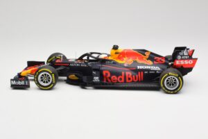 Aston Martin Red Bull Racing RB16 #33 M. Verstappen Abu Dhabi GP Winner 2020 Minichamps 1:18 110201733 Fém – 3. kép a 7-ből