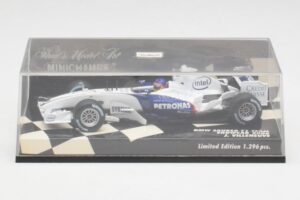 BMW Sauber F1.06 J. Villeneuve Showcar F1 2006 Minichamps 1:43 400060087 Fém – 4. kép a 5-ből