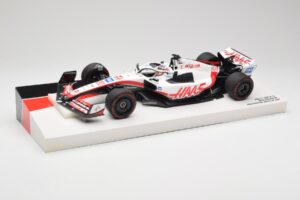 Haas VF-22 #20 K. Magnussen Pole Position Brazil GP 2022 Minichamps 1:18 147222120 Fém – 2. kép a 7-ből