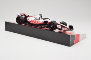 Haas VF-22 #20 K. Magnussen Pole Position Brazil GP 2022 Minichamps 1:18 147222120 Fém – 4. kép a 7-ből