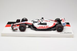 Haas VF-22 #20 K. Magnussen Pole Position Brazil GP 2022 Minichamps 1:18 147222120 Fém