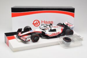 Haas VF-22 #20 K. Magnussen Pole Position Brazil GP 2022 Minichamps 1:18 147222120 Fém – 7. kép a 7-ből