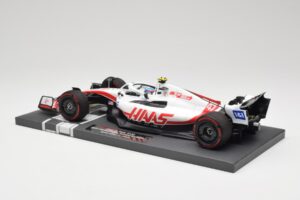 Haas VF-22 #47 M. Schumacher British GP 2022 Minichamps 1:18 117221047 Gyanta – 5. kép a 7-ből