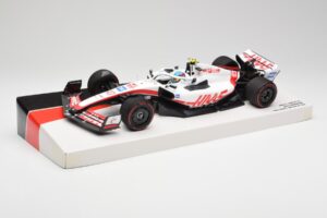 Haas VF-22 #47 M. Schumacher British GP Points 2022 Minichamps 1:18 147221047 Fém – 2. kép a 6-ből
