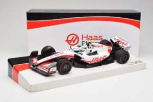 Haas VF-22 #47 M. Schumacher British GP Points 2022 Minichamps 1:18 147221047 Fém – 6. kép a 6-ből