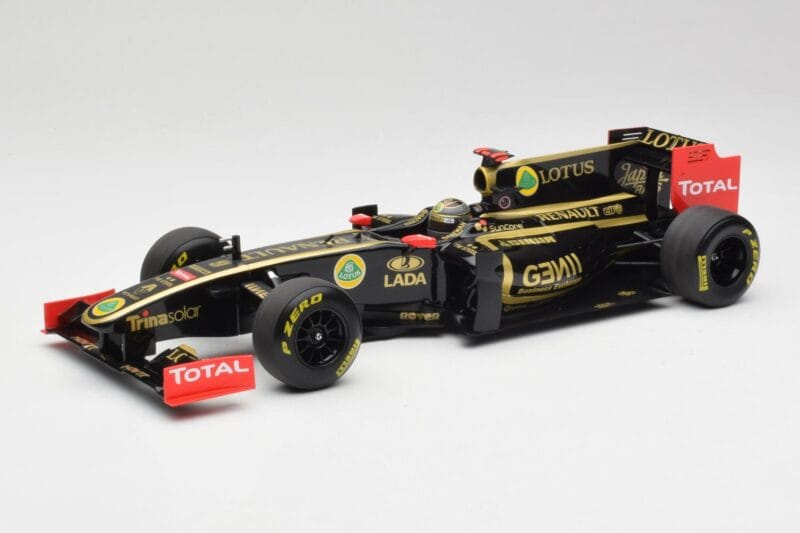 Lotus Renault GP R31 #10 B. Senna F1 2011 Minichamps 1:18 150110079-C1 Fém