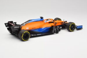 McLaren MCL35M #3 D. Ricciardo Bahrain GP 2021 Minichamps 1:18 530211803 Fém – 2. kép a 7-ből