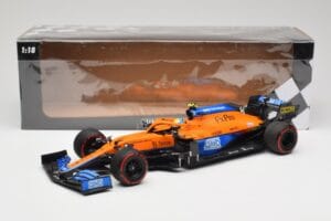 McLaren MCL35M #4 L. Norris Pole Position Russian GP 2021 Minichamps 1:18 530213404 Fém – 7. kép a 7-ből