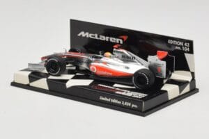 McLaren Mercedes MP4-24 #1 L. Hamilton Showcar 2009 Minichamps 1:43 530094371 Fém – 3. kép a 5-ből