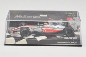 McLaren Mercedes MP4-24 #1 L. Hamilton Showcar 2009 Minichamps 1:43 530094371 Fém – 5. kép a 5-ből