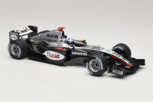 McLaren MP4/19 Mercedes D. Coulthard F1 2004 Minichamps 1:18 530041805 Fém – 4. kép a 7-ből