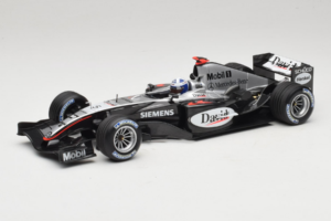 McLaren MP4/19 Mercedes D. Coulthard F1 2004 Minichamps 1:18 530041805 Fém
