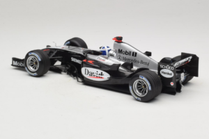 McLaren MP4/19 Mercedes D. Coulthard F1 2004 Minichamps 1:18 530041805 Fém – 5. kép a 7-ből