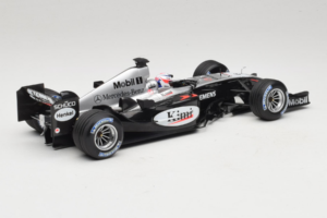 McLaren MP4/19 Mercedes K. Raikkonen F1 2004 Minichamps 1:18 530041806 Fém – 2. kép a 7-ből