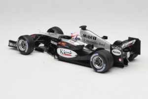 McLaren MP4/19 Mercedes K. Raikkonen F1 2004 Minichamps 1:18 530041806 Fém – 5. kép a 7-ből