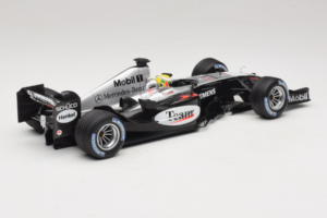 McLaren MP4/19 Mercedes L. Hamilton Autosport Young Driver Test Silverstone 2004 Minichamps 1:18 530044418 Fém – 2. kép a 7-ből