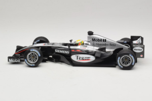 McLaren MP4/19 Mercedes L. Hamilton Autosport Young Driver Test Silverstone 2004 Minichamps 1:18 530044418 Fém – 3. kép a 7-ből