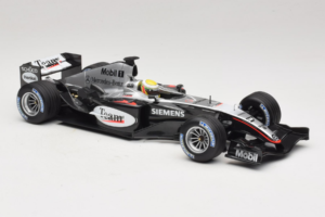 McLaren MP4/19 Mercedes L. Hamilton Autosport Young Driver Test Silverstone 2004 Minichamps 1:18 530044418 Fém – 4. kép a 7-ből