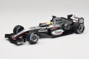 McLaren MP4/19 Mercedes L. Hamilton Autosport Young Driver Test Silverstone 2004 Minichamps 1:18 530044418 Fém