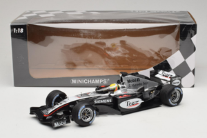 McLaren MP4/19 Mercedes L. Hamilton Autosport Young Driver Test Silverstone 2004 Minichamps 1:18 530044418 Fém – 7. kép a 7-ből