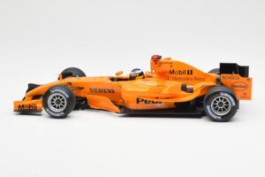 McLaren MP4-20 Mercedes P. de la Rosa Interim Test Car 2006 Minichamps 1:18 530061894 Fém – 3. kép a 6-ből
