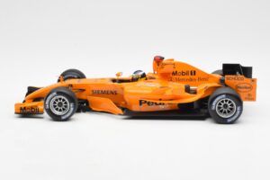 McLaren Mercedes MP4-20 P. de la Rosa F1 Test Car 2005 Minichamps 1:18 B66962343 Fém – 3. kép a 6-ből