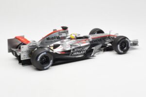 McLaren Mercedes MP4-21 #4 J.P. Montoya F1 2006 Minichamps 1:18 530061804 Fém – 2. kép a 6-ből