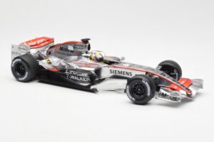 McLaren Mercedes MP4-21 #4 J.P. Montoya F1 2006 Minichamps 1:18 530061804 Fém – 4. kép a 6-ből